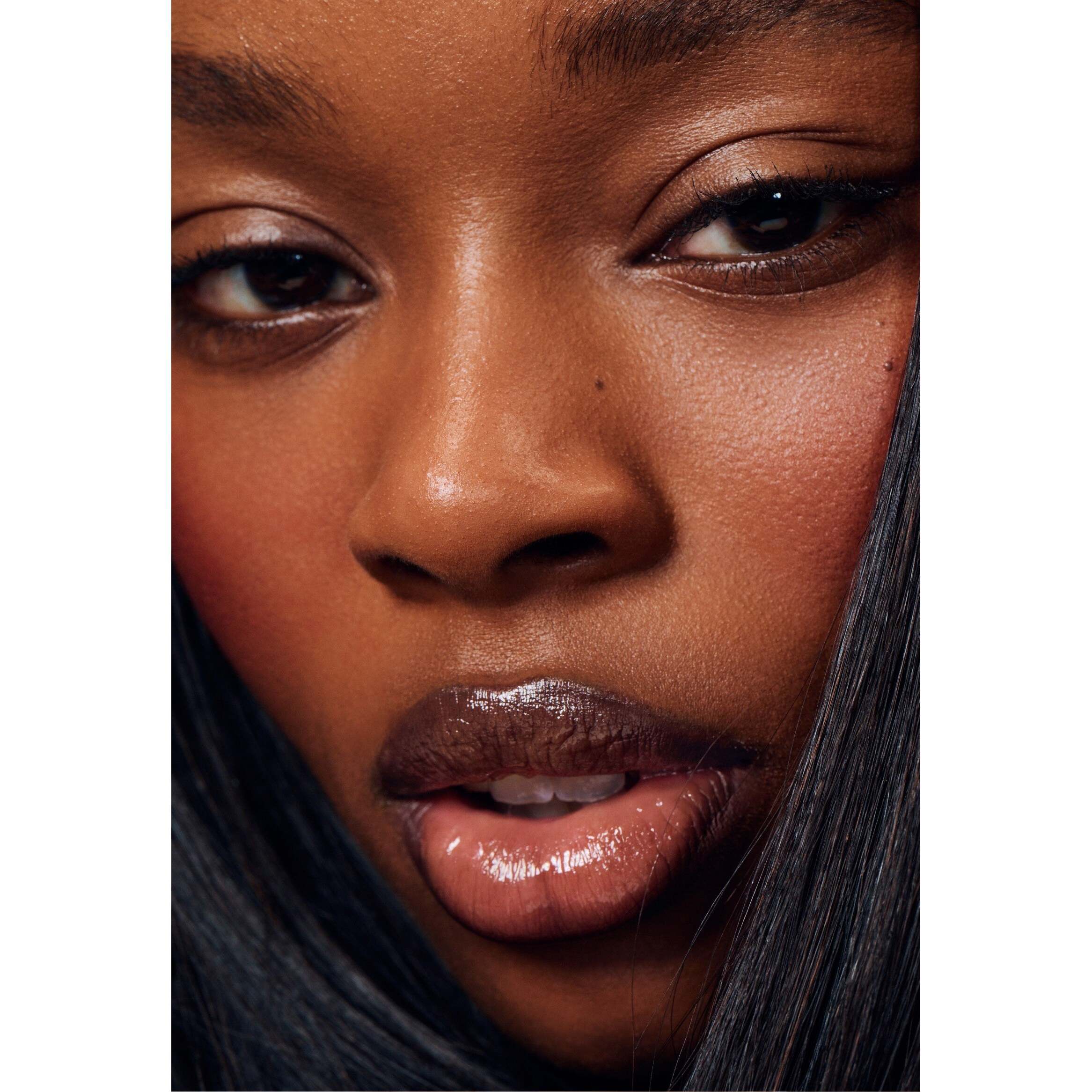 Alternative view of Peptide Lip Shape Flex