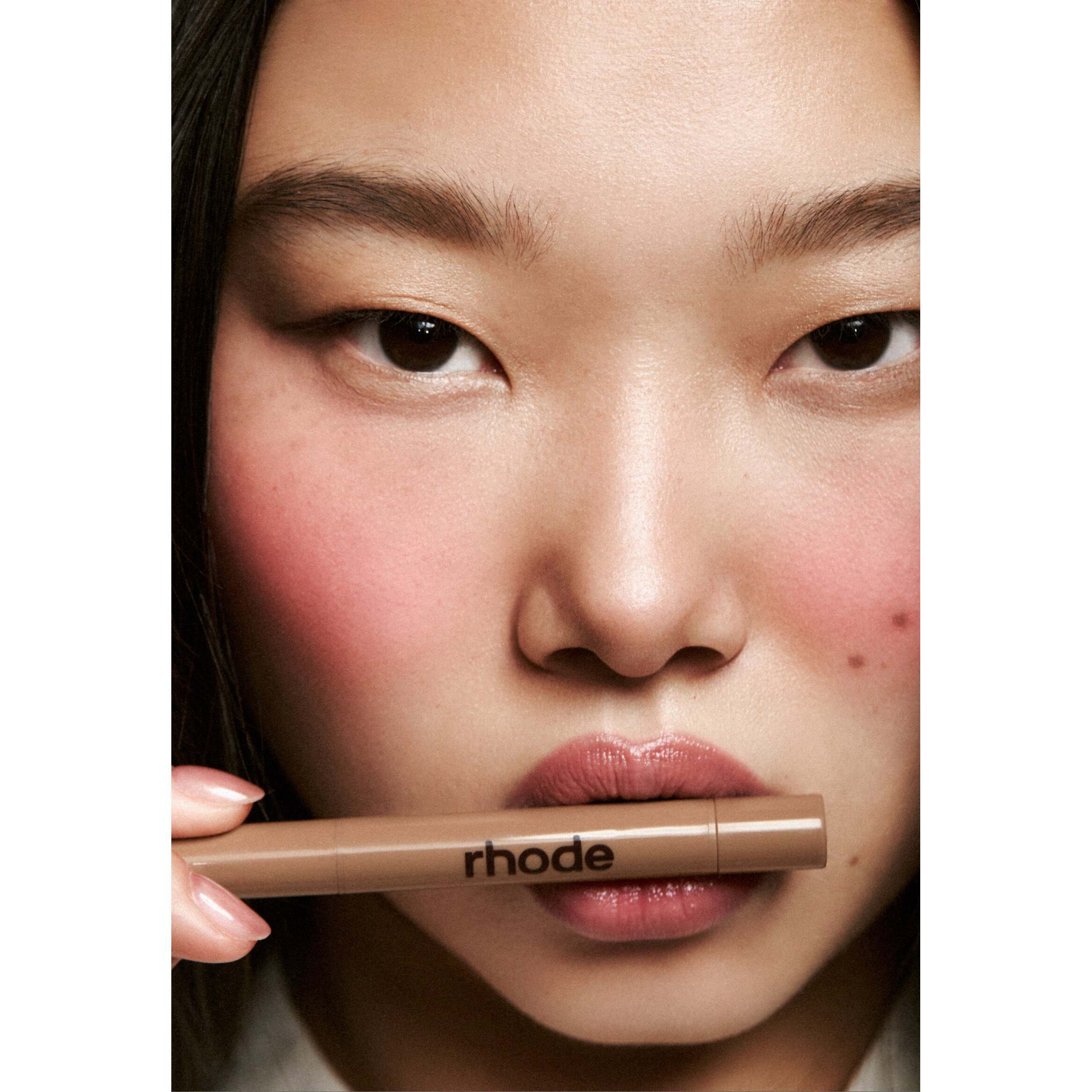 Alternative view of Peptide Lip Shape Lift